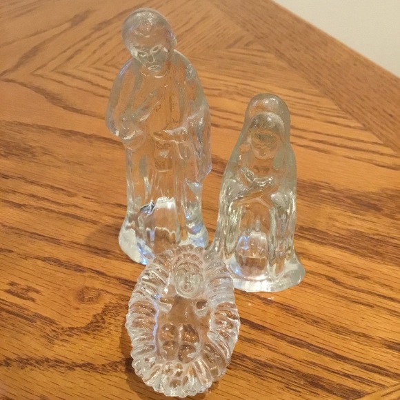 Glass Nativity Figurine Set - Picture 2 of 6